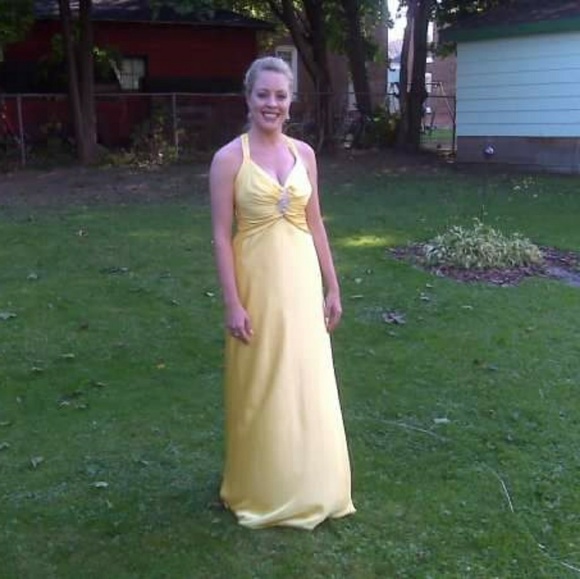 Canary yellow silk formal gown. - Picture 2 of 2