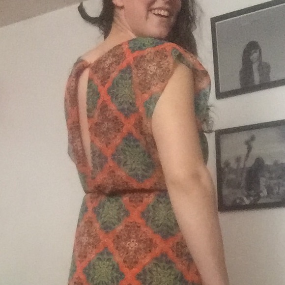 Flowing orange patterned dress - Picture 2 of 4