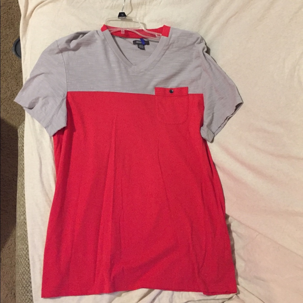 Kenneth Cole Reactions V-Neck