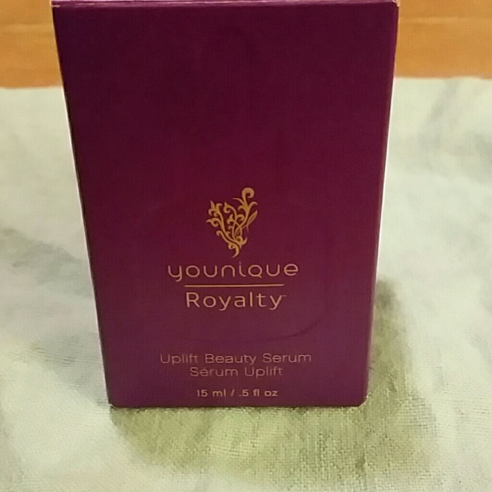 Younique Royalty Uplift Beauty Serum