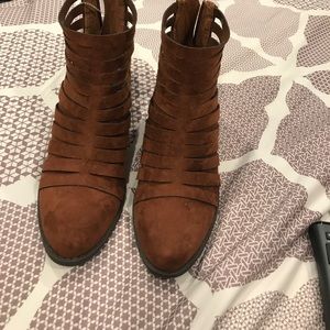 Carlos by Carlos Santana brown booties