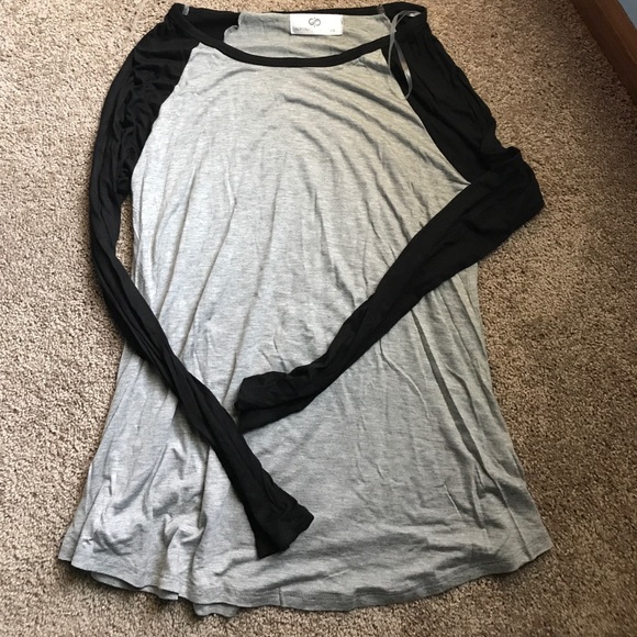 🆑🎉HOST PICK 1/3/18 LAST 1 (M)! 🎉Raglan Tunic💕 - Picture 2 of 2