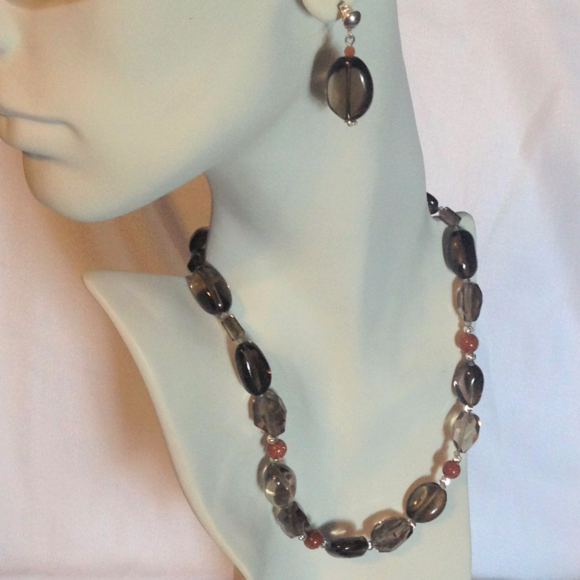 SET OF NATURAL SMOKY QUARTZ NECKLACE AND EARRINGS. - Picture 1 of 4