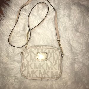 Michael kors cross body bag.