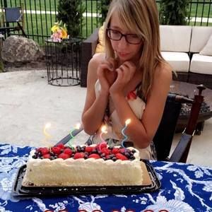 Meet your Posher, Hannah