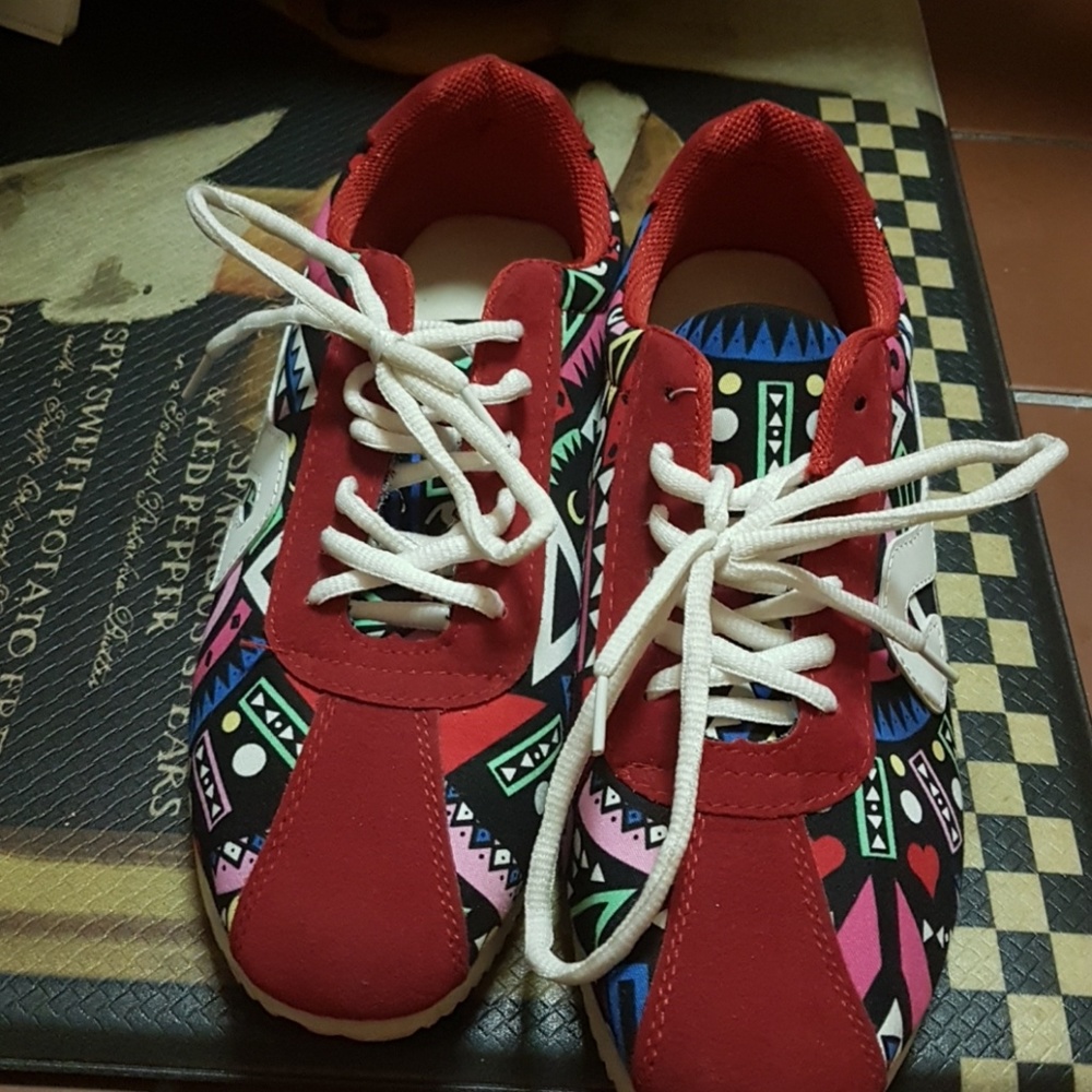 Sneaker - Picture 2 of 4