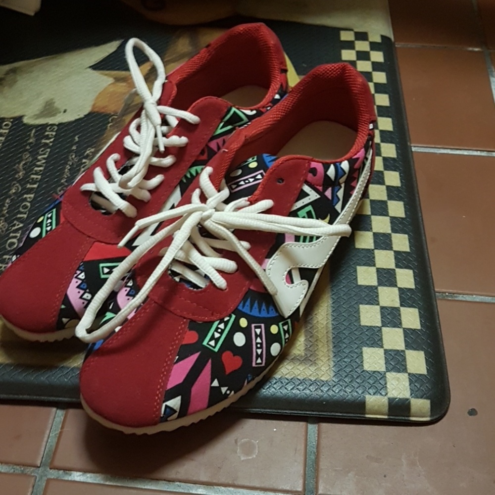Sneaker - Picture 3 of 4