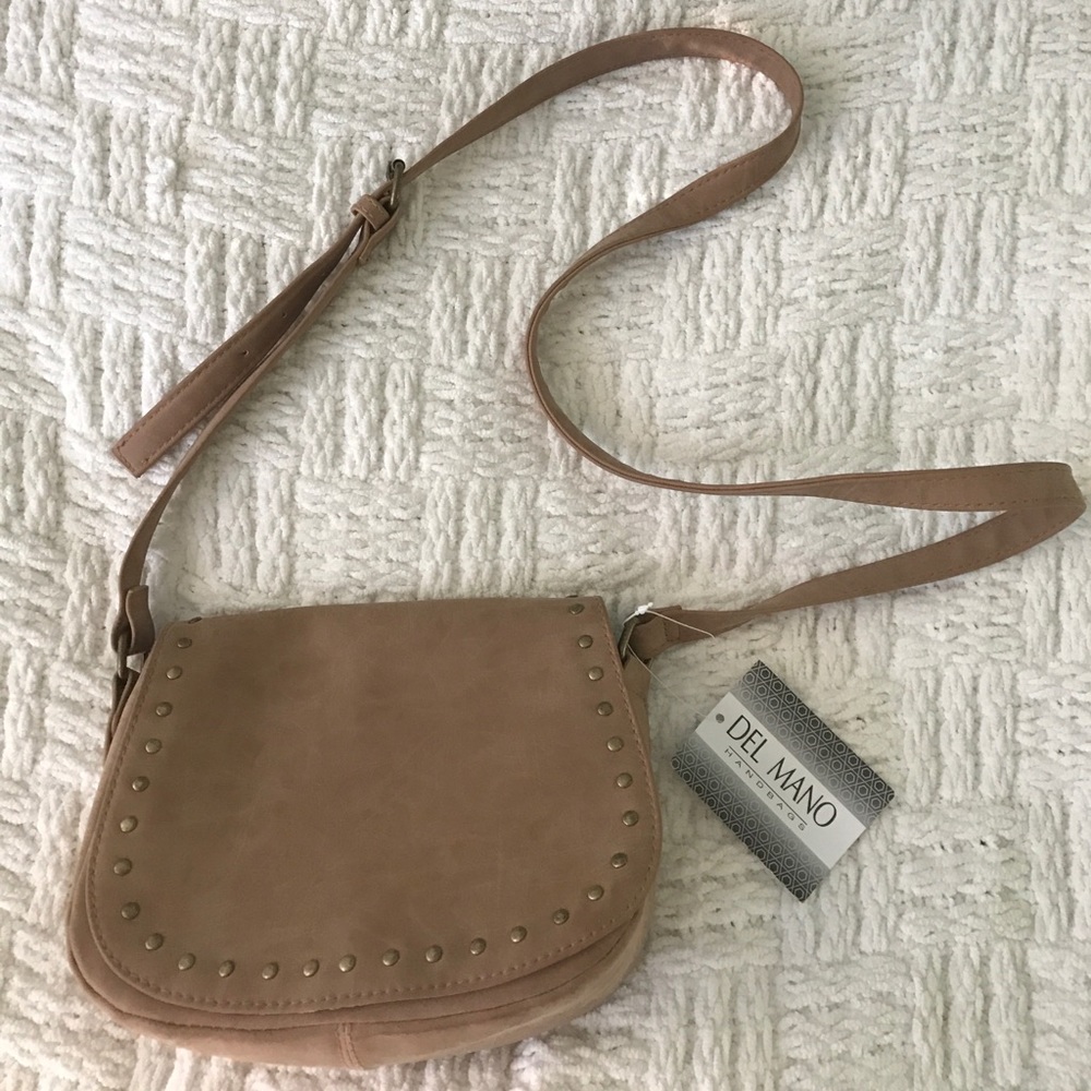 Light brown leather hand bag.