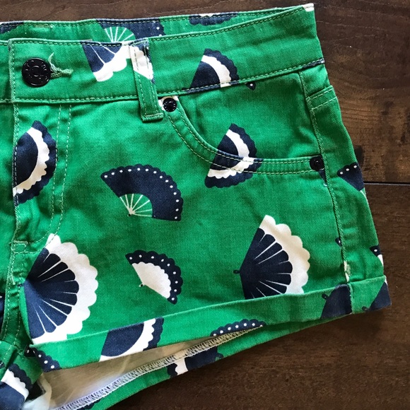 Topshop Moto Fan Print Cuffed Short Shorts - Picture 3 of 4