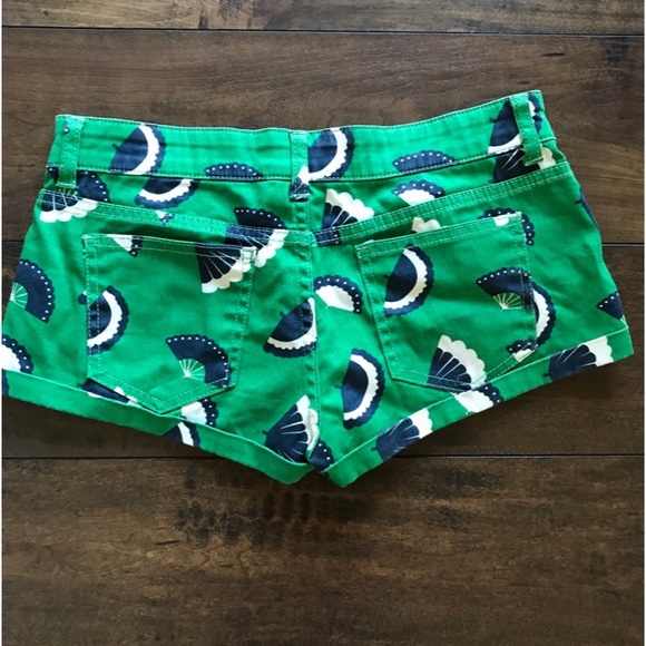 Topshop Moto Fan Print Cuffed Short Shorts - Picture 4 of 4