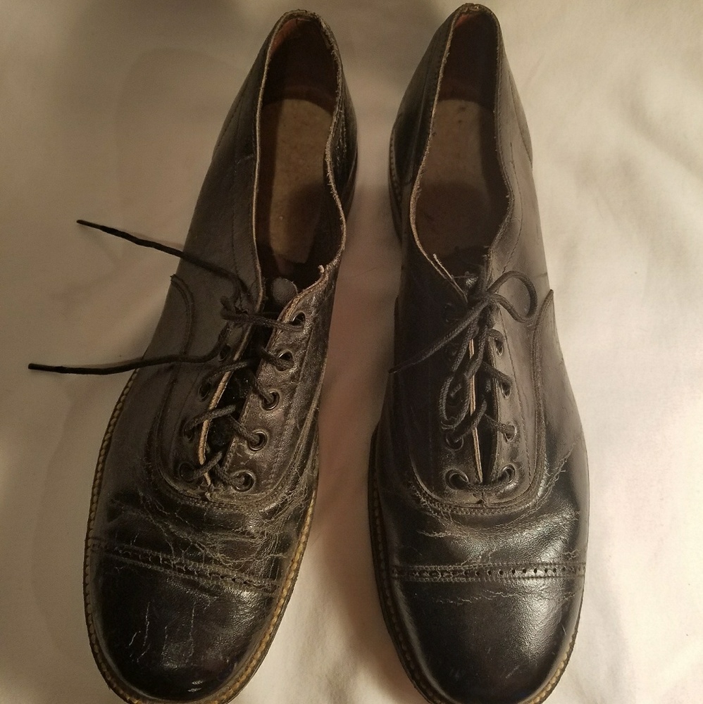 1920s or 1930s Oxford shoes youth black