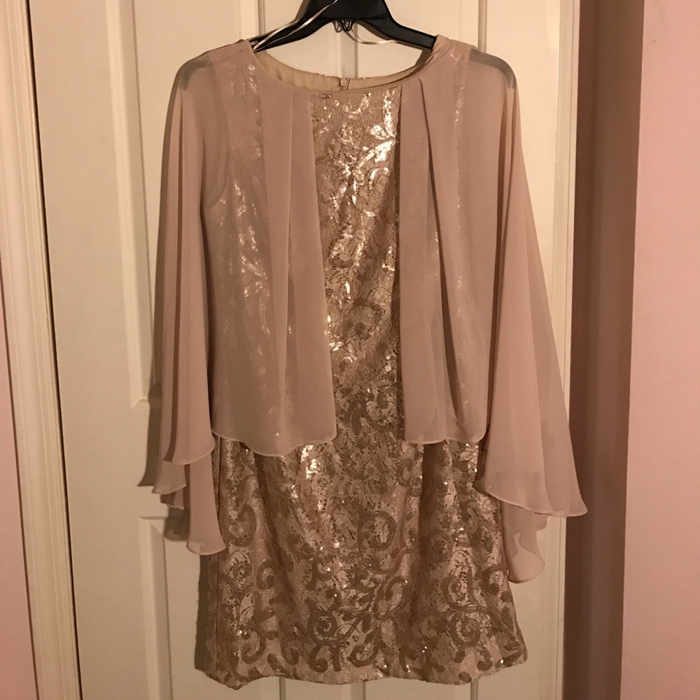 Beautiful shimmery gold sequin dress