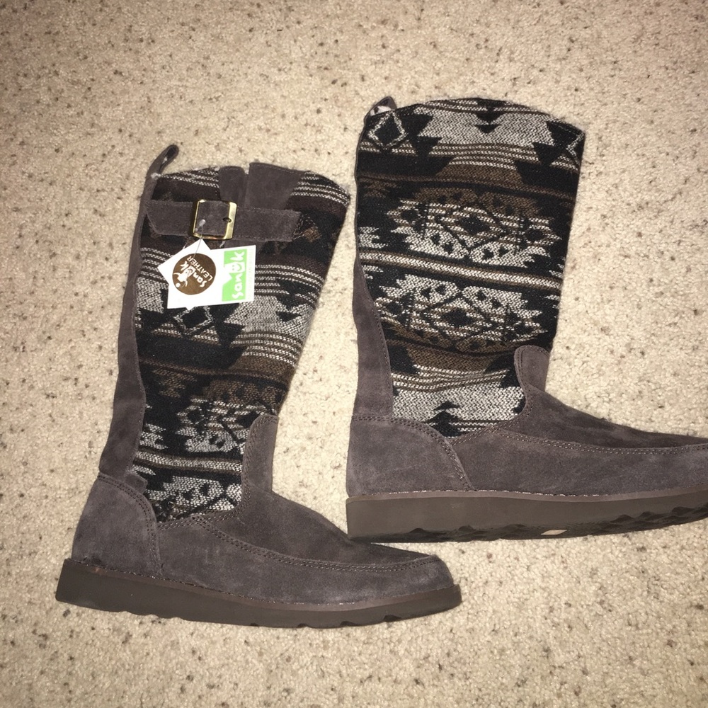 Sanuk boots