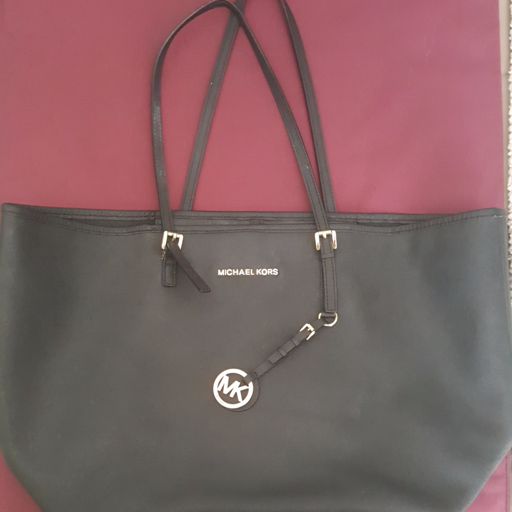 Michael Kors Medium Jet Set Travel Tote (Black)