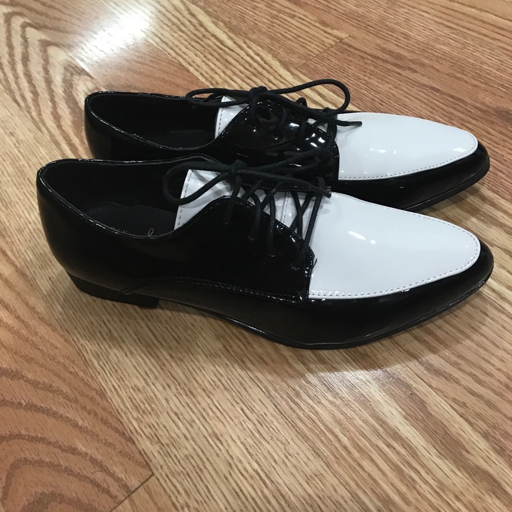 Atmosphere Patent Pointed Toe Lace-Up Shoes