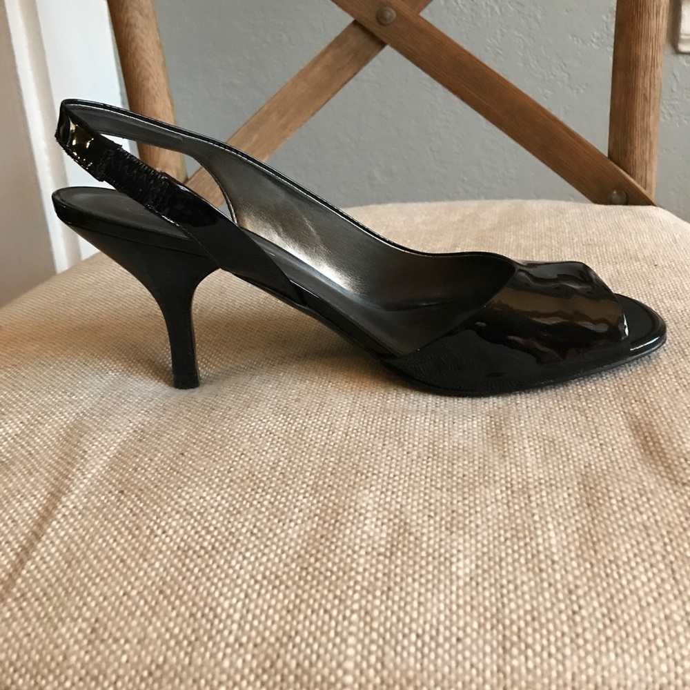 Sling back black patent heel