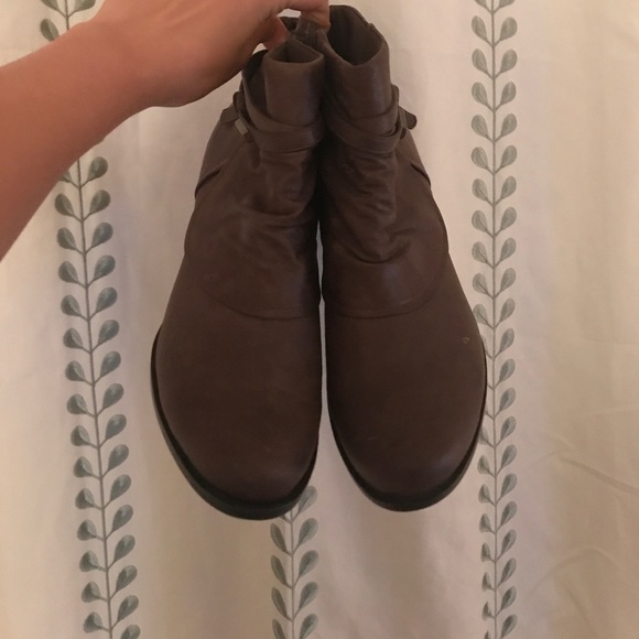 Boots - Picture 2 of 4