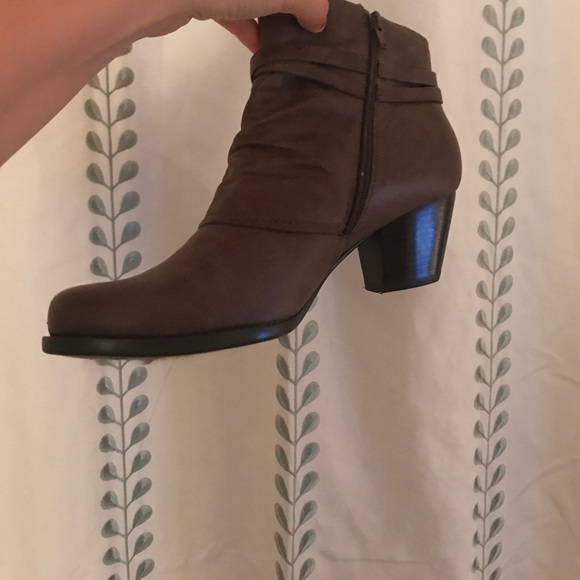 Boots - Picture 4 of 4