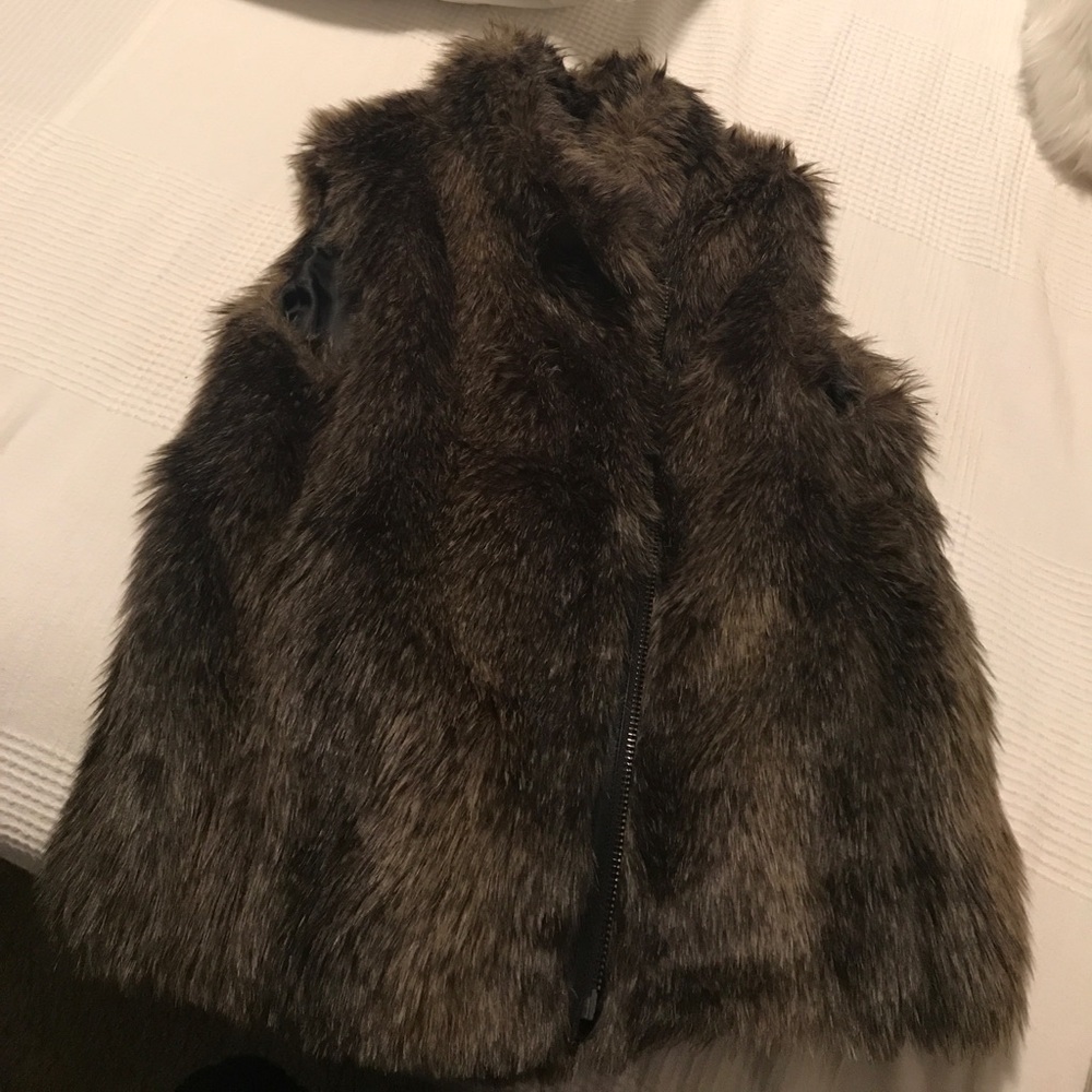 Banana Republic fur vest size S worn once