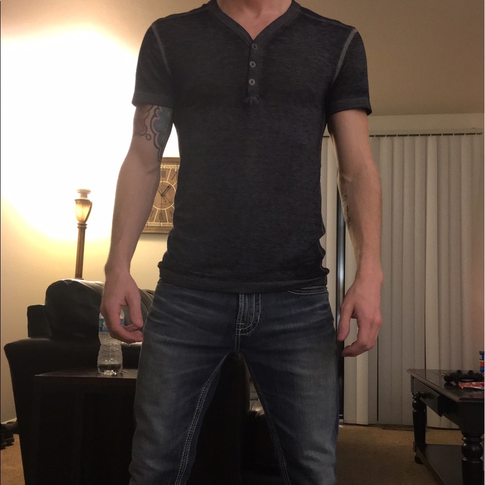 Buckle Black V-neck Henley Tee