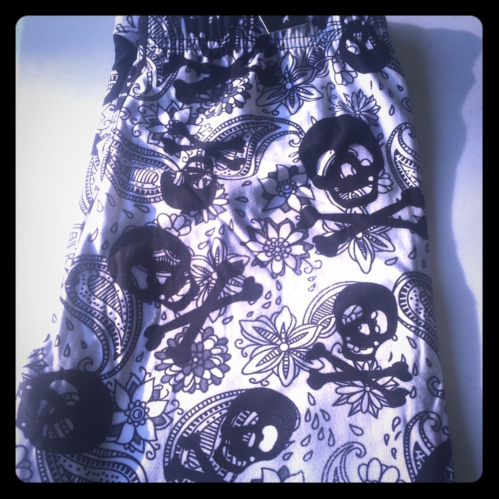 Skull and crossbones leggings Capri length