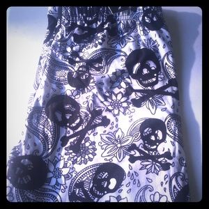 Skull and crossbones leggings Capri length