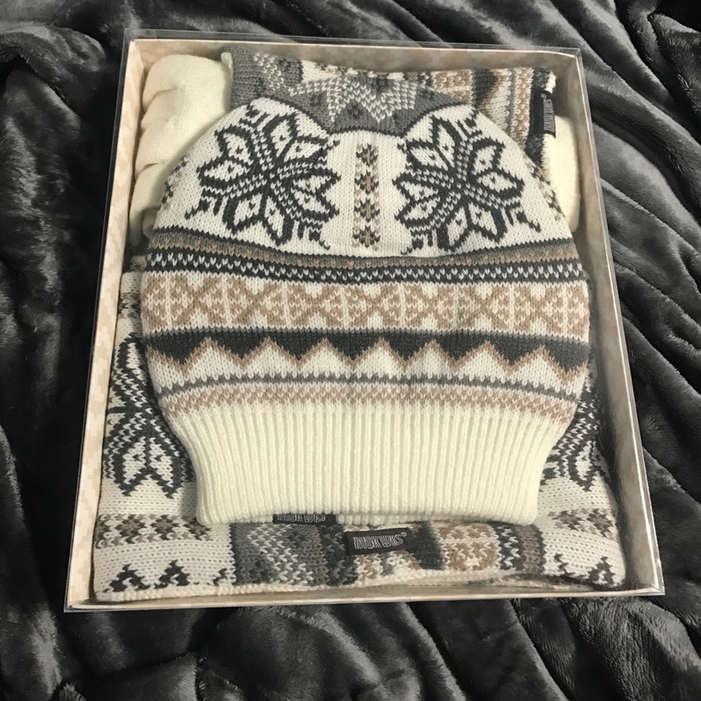 MukLuk Winter Accessories Set NWOT