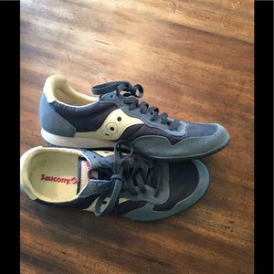 Saucony tennis shoes