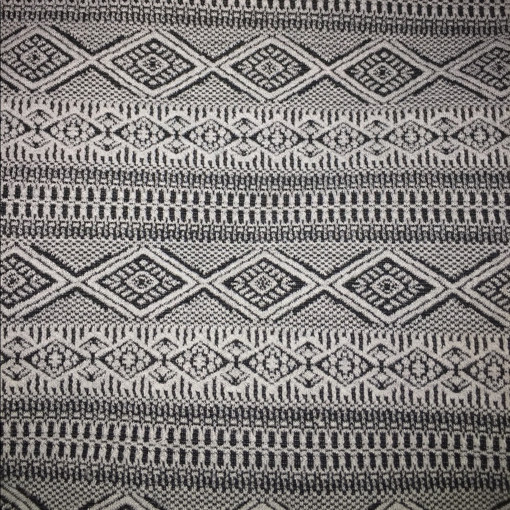 Patterned Crop Top✨ - Picture 3 of 5