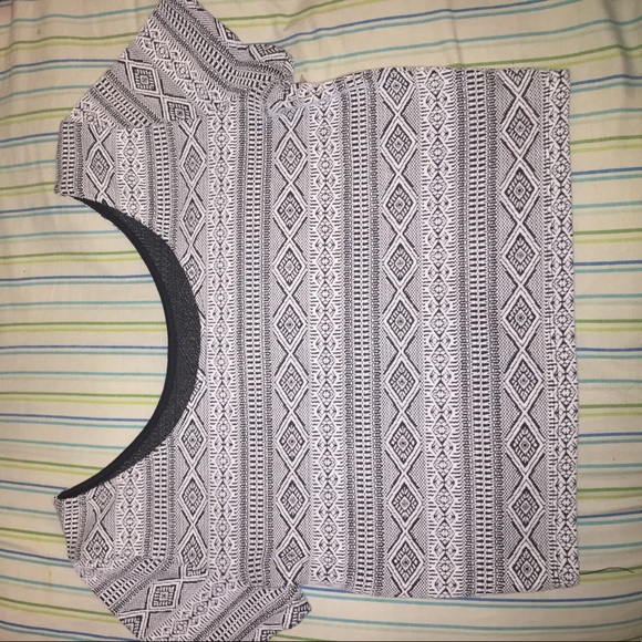 Patterned Crop Top✨ - Picture 2 of 5