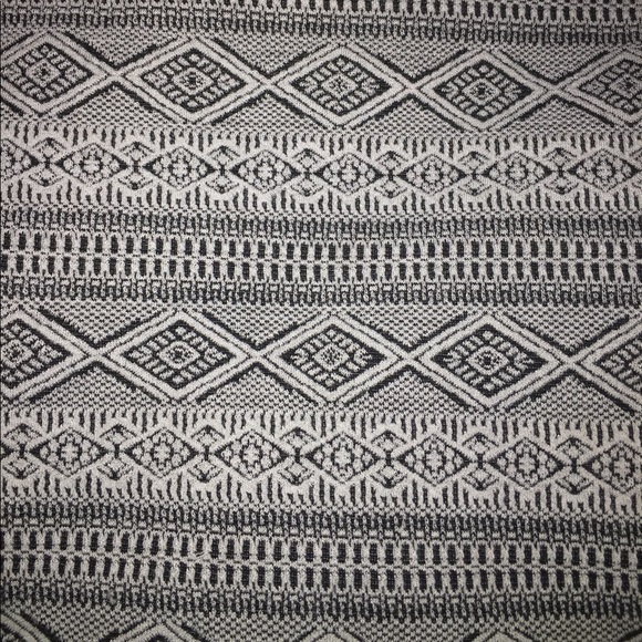 Patterned Crop Top✨ - Picture 3 of 5