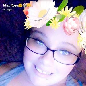 Meet your Posher, Maxine