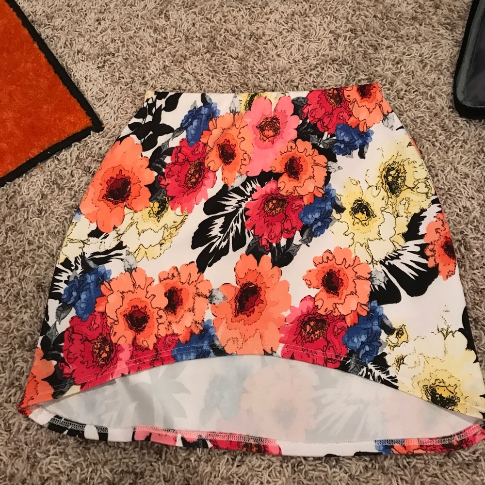 Floral mini skirt