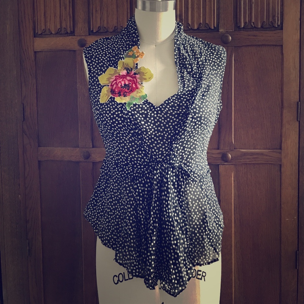 Flirty,fun polka dot top!