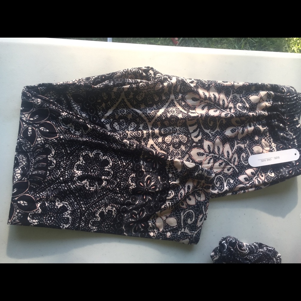 Onesize lace print Capri leggings