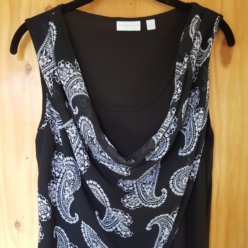 NY & Co. Black and white sleeveless top.