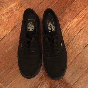 black lo pro vans