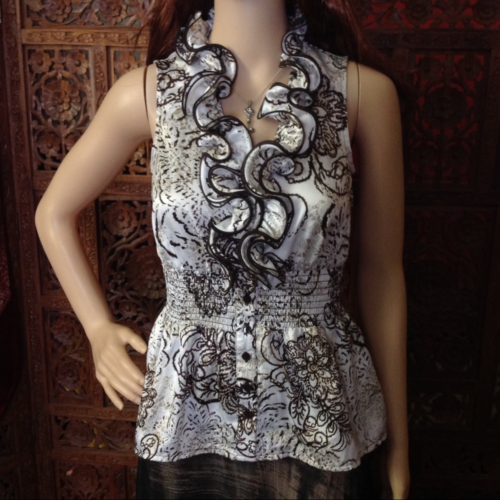 iZ Byer printed white ruffled blouse, size small