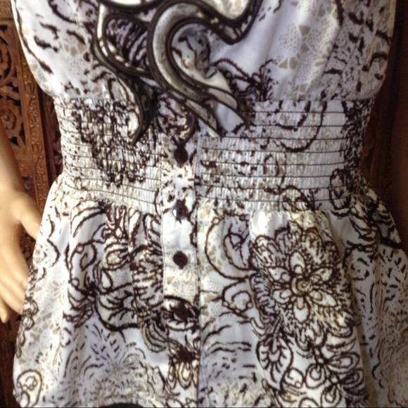 iZ Byer printed white ruffled blouse, size small - Picture 4 of 8