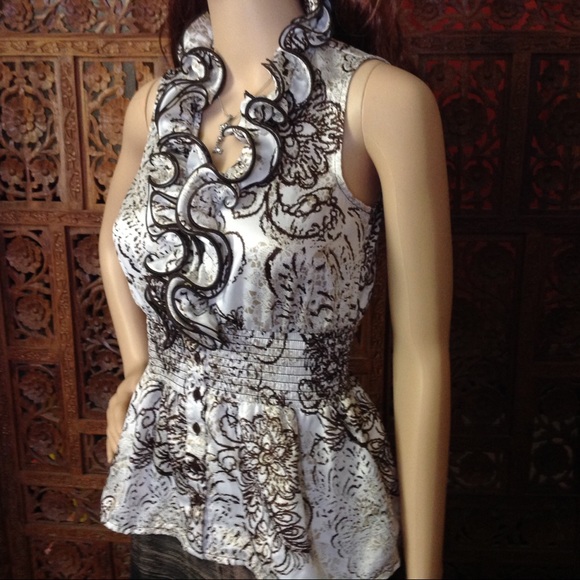 iZ Byer printed white ruffled blouse, size small - Picture 5 of 8