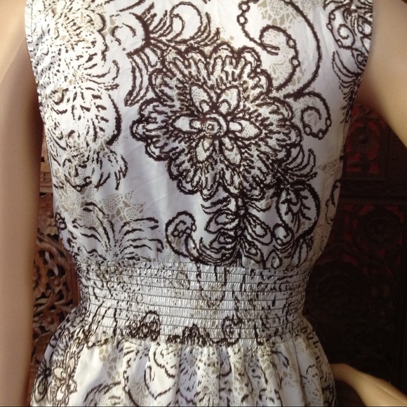 iZ Byer printed white ruffled blouse, size small - Picture 7 of 8