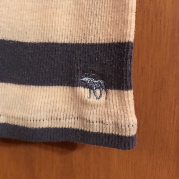 Blue and white A&F "Stretch" tank - Picture 2 of 3