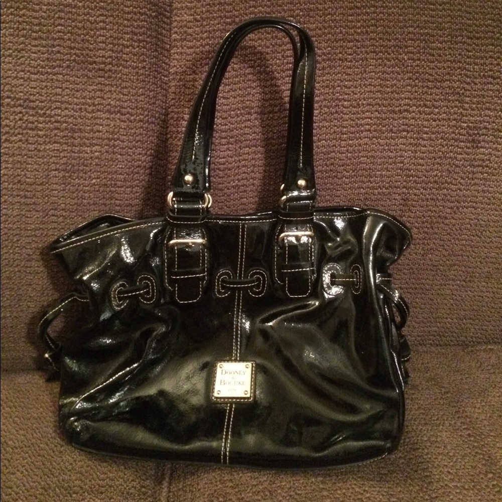 Dooney & Bourke hand bag.