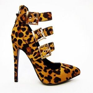 Leopard print strappy buckle heel