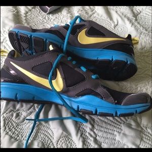 Used women's Nike shoes sz 10