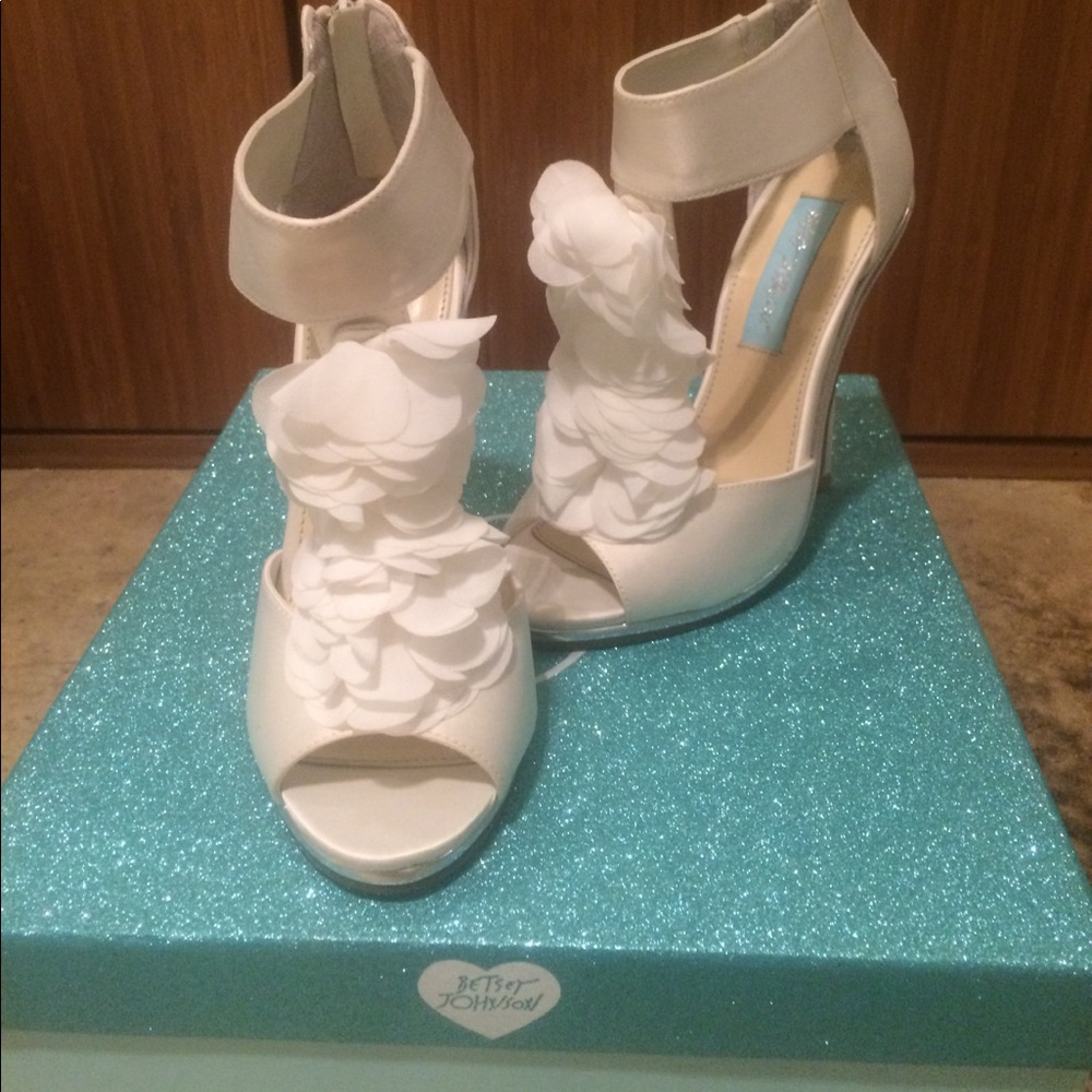 Betsey Johnson Bloom 4.5 inch platform sandals