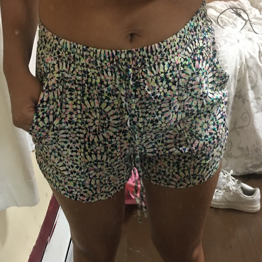 SUMMER SHORTS - Picture 2 of 4