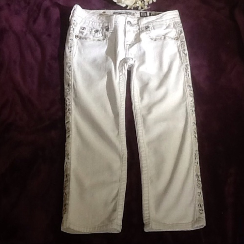 Miss Me CLEARANCE FIRM Capris Sz 25 White Floral