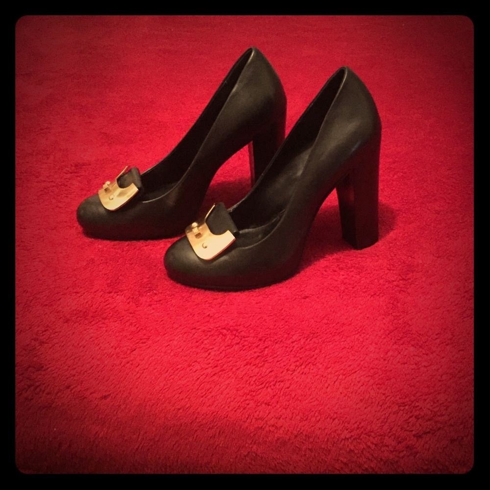 Black heels / pumps