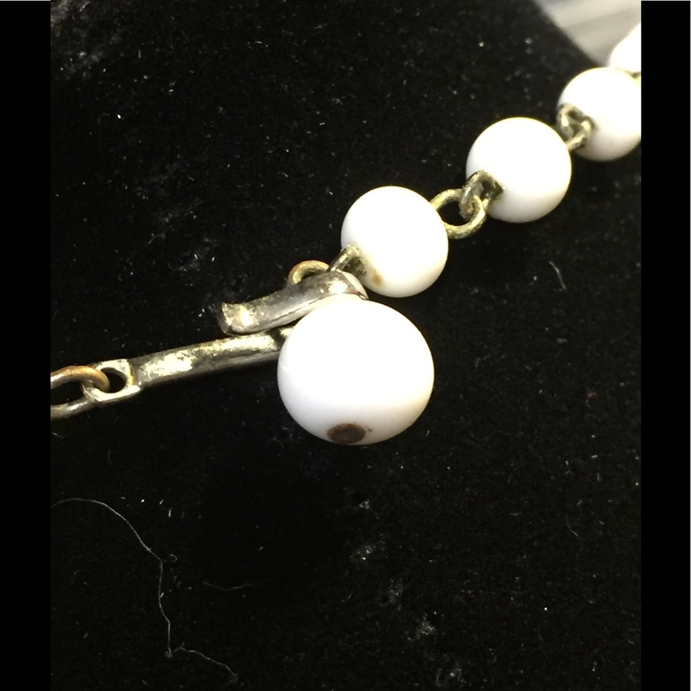 Vintage white leaves & white beads - Picture 3 of 3